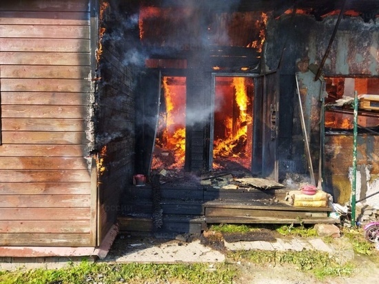  В Фурманове Ивановской области 19 мая горел нежилой дом и двор