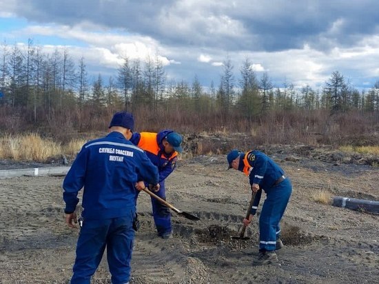 В Якутии взлетно-поcадочную полосу аэропорта Зырянка подтопило на 30%