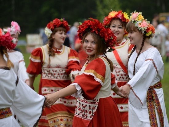 В Орле 24 мая проведут мастер-класс «Пояса со словесами» и фотовыставку «Троицкие хороводы»