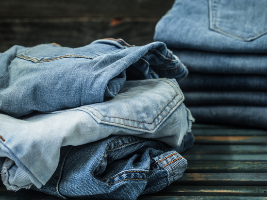 Как отмыть пятно с джинсов: 5 рабочих способов, которые удивят своей простотой
