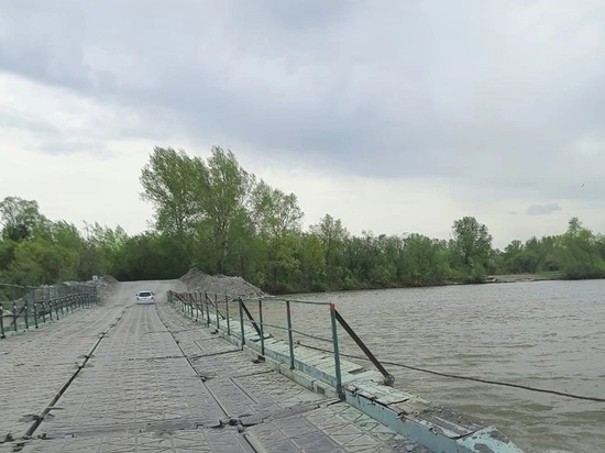 В Ачинске Красноярского края сорвалась установка понтонного моста через Чулым