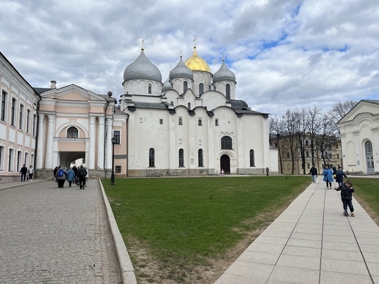 В Великом Новгороде проходит уличная фотовыставка, посвященная истории города