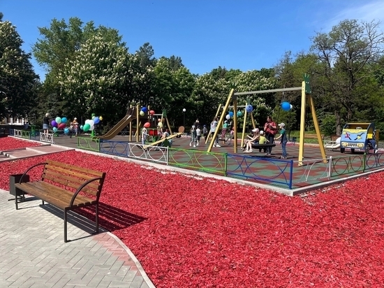 В Володарском районе открыли новые детские площадки