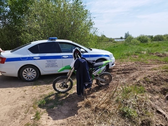 В Новгородском районе инспекторы ДПС остановили 13-летнего водителя питбайка без прав