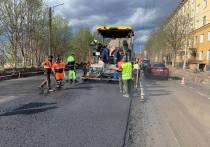 В столице Заполярья с приходом тепла стартовали масштабные дорожные работы. Они ведутся в рамках национального проекта “Безопасные качественные дороги”.