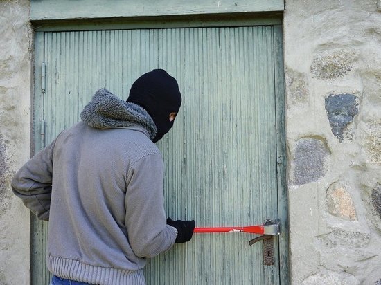 Смоленская полиция раскрыла кражу из дачного дома в Угранском районе