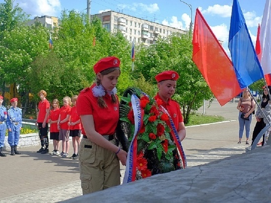 В Кирове для детей организовали митинг у памятника Маршалу Коневу