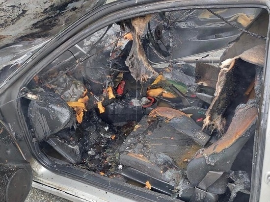 Автомобиль загорелся на улице Добровольского во Владивостоке