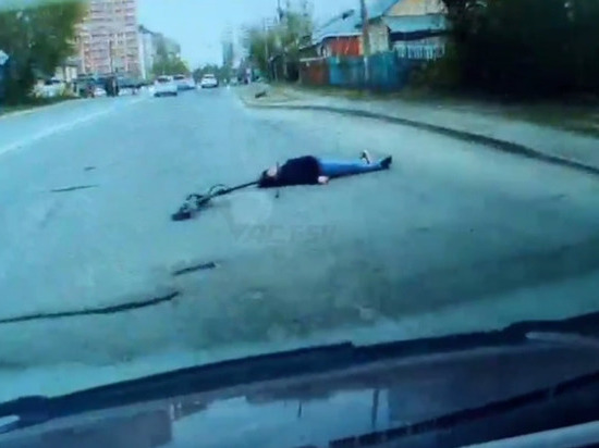 Пьяная жительница Новосибирска упала с электросамоката на проезжую часть