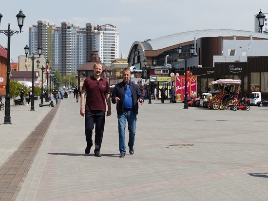 Губернатор Томенко прогулялся по Барнаулу с  главой города
