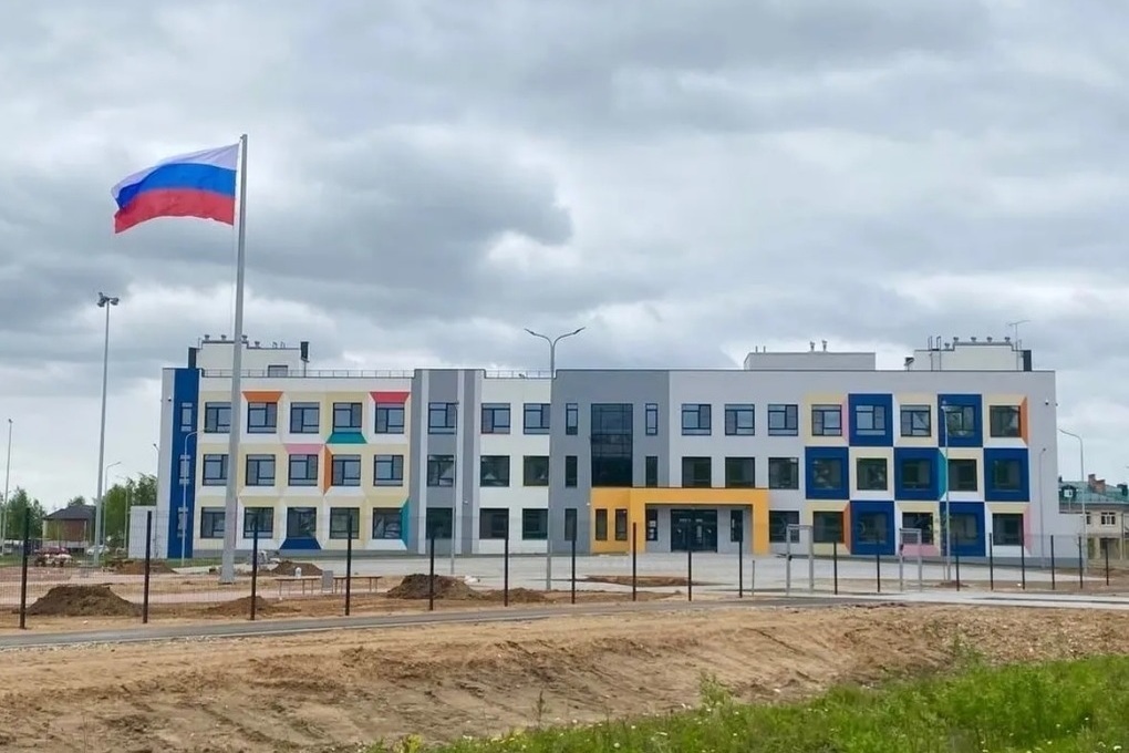 В костромском поселке Волжский завершена постройка школы на 900 мест