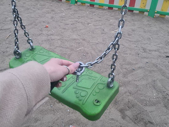 Омская прокуратура выявила опасные детские площадки в одном из районов области