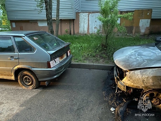 Два автомобиля горели сегодня ночью в Вологде