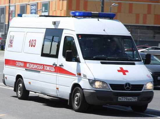 В Москве трех человек ранили ножом во время ссоры