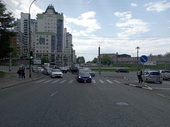 В Железнодорожном районе Новосибирска «Тойота» сбила 7-летнюю девочку на переходе