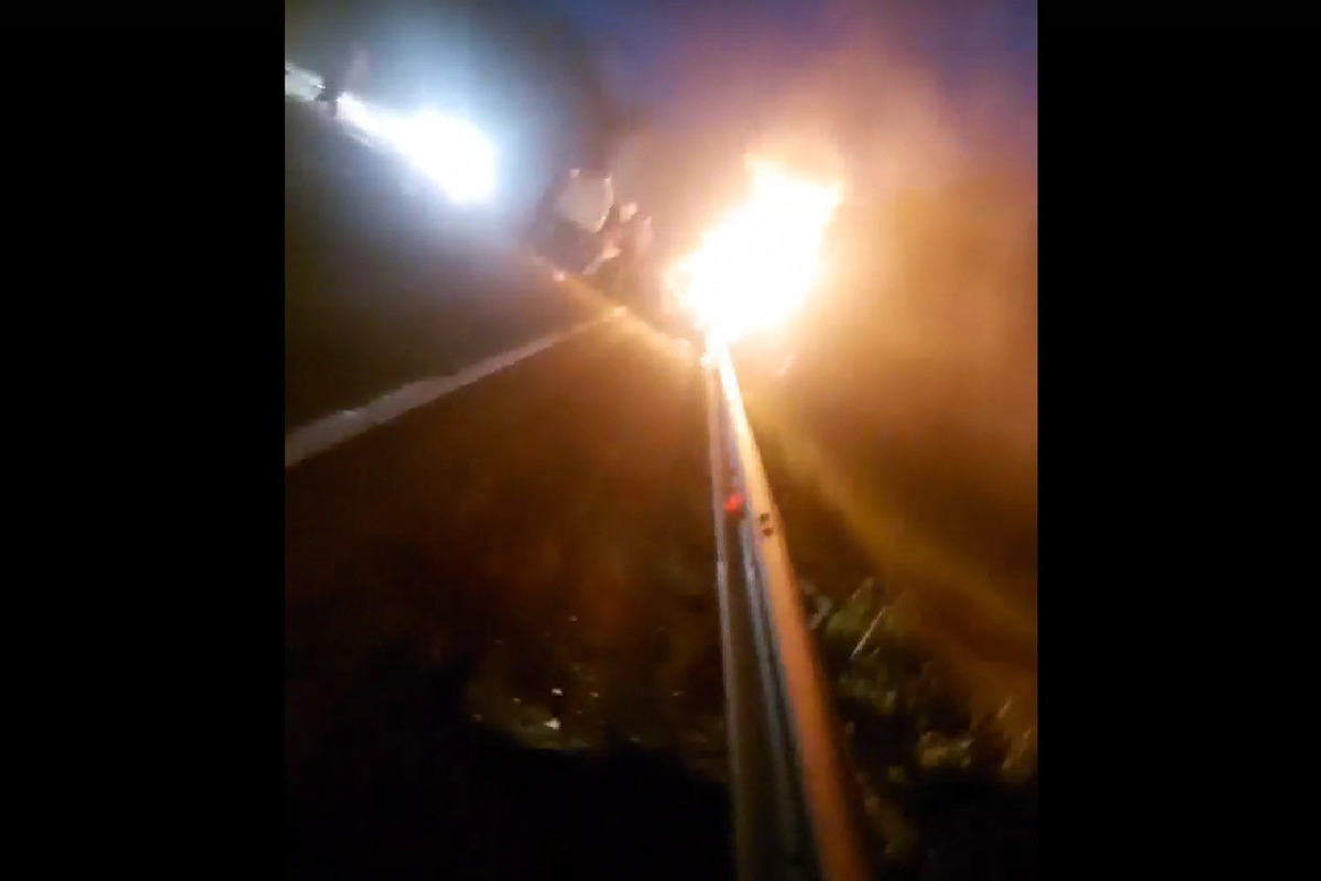 В Ярославской области водители вытаскивали из горящей машины пострадавших