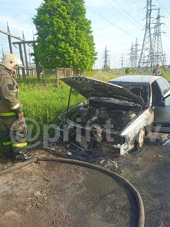 Движущийся автомобиль вспыхнул в Ливенском районе Орловской области