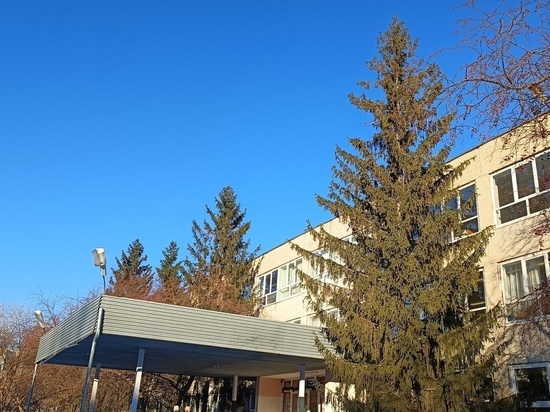 Глава Екатеринбурга поздравил школьников с последним звонком