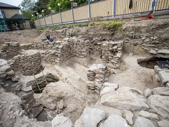 Обнаруженную археологами «улицу виноделов» в Анапе могут сделать туробъектом