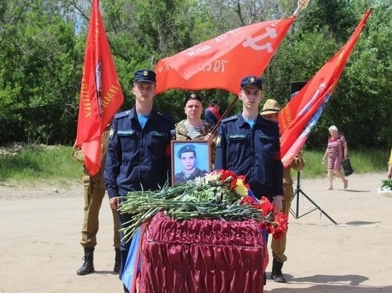 Саратовского военнослужащего, погибшего в боях за Артемовск, наградили Орденом Мужества