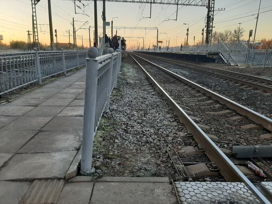 Легковушка столкнулась с поездом в Волосовском районе
