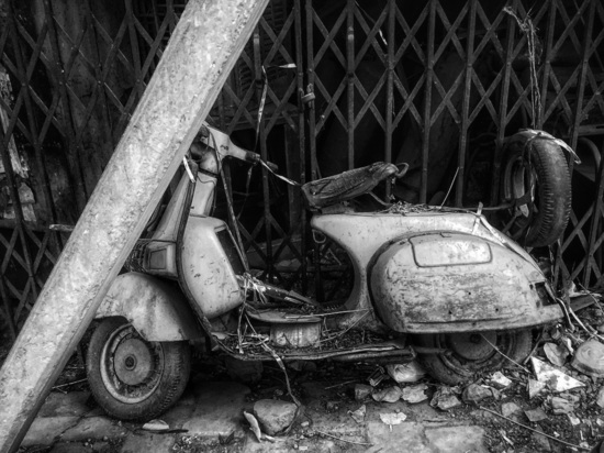В Хиславичском районе несовершеннолетние угнали скутер и разобрали его на части