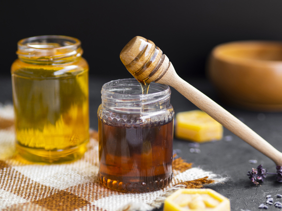 Правда ли, что мед полезнее белого сахара: есть ли смысл в замене