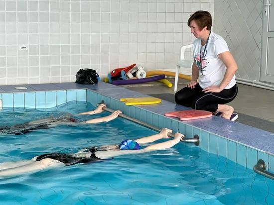 В центре развития «Занарье» Серпухова прошли открытые уроки по плаванию