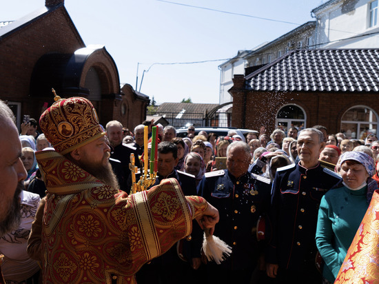 В центре Барнаула открыли памятник Николаю Чудотворцу