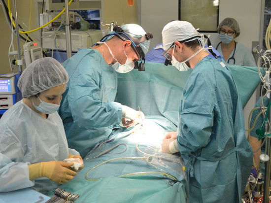 Югорские врачи впервые установили ребенку протез сердца