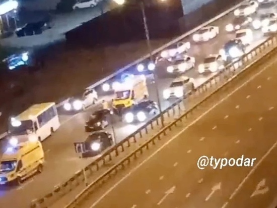 Два человека попали под колёса иномарки на Ейском шоссе в Краснодаре