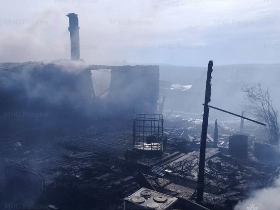 В посёлке Магистральном на пожаре погибли женщина и двое детей