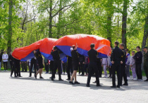 Патриотический фестиваль #МЫВМЕСТЕ состоялся в парке Дома офицеров флота в честь Дня призывника, сообщили в пресс-службе мэрии Хабаровска.
