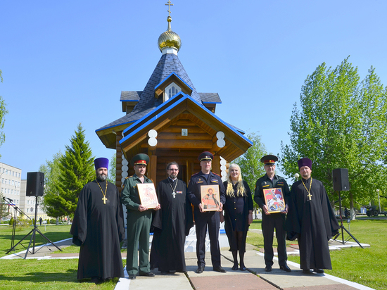 В военные образовательные учреждения Пермского края переданы иконы с частицами мощей святых-воинов