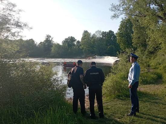 В Калининградской области 11-летняя девочка ушла под воду реки Лавы