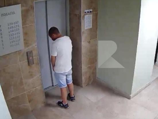 На улице Малиновой в Рязани справивший нужду в лифте мужчина попал на камеры