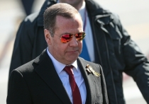Заместитель председателя Совета Безопасности России Дмитрий Медведев предупредил, что чем более разрушительное оружие будет поставиться Украине, тем более вероятен сценарий ядерного апокалипсиса