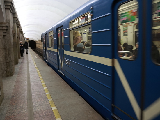 Петербургское метро будет работать в ночь с 27 на 28 мая в честь Дня города