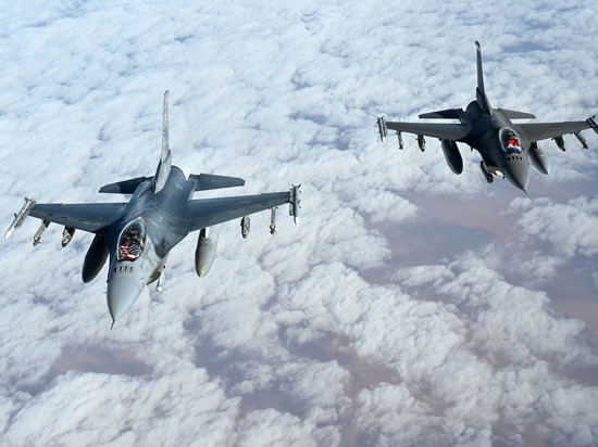 В Киеве заявили, что украинские летчики еще не начали обучение на F-16