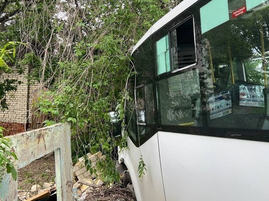 Семь человек пострадали в ДТП с пассажирским автобусом в Саратове