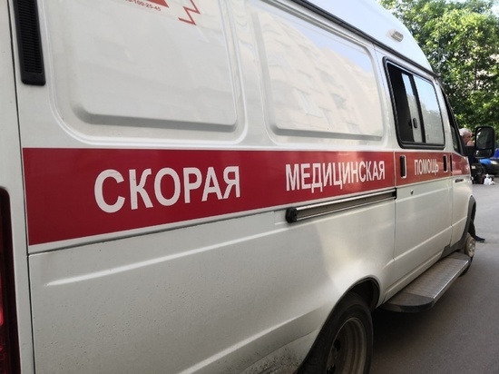 Школьника, попавшего под колеса иномарки, госпитализировали в медучреждение в Грязовце