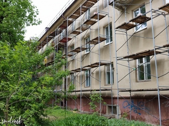 В Смоленске на Багратиона ремонт двора совместили с ремонтом дома