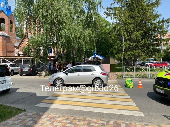 В Ставрополе водитель иномарки сбил школьников на электросамокатах