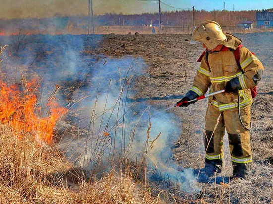 В Парфеньевском районе Костромской области опять приходится тушить лесной пожар