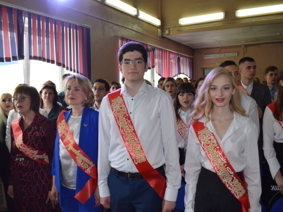 Около 1 800 одиннадцатиклассников выпускаются из школ Иванова