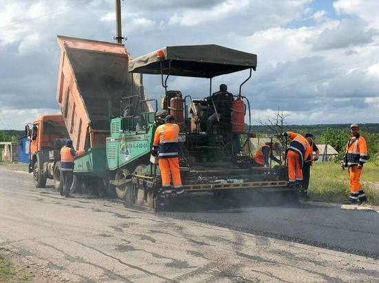 Башкирские рабочие трудятся над восстановлением дорог в ЛНР