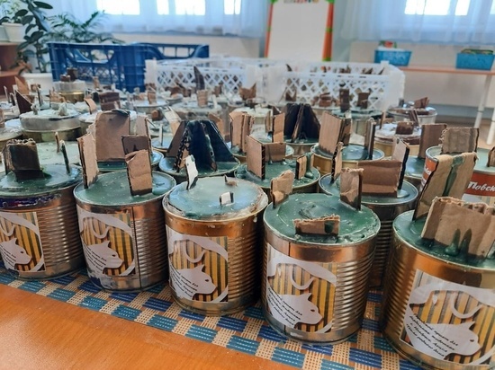В Ноябрьске волонтеры приюта и педагоги детсада сделали 150 блиндажных свечей для бойцов СВО