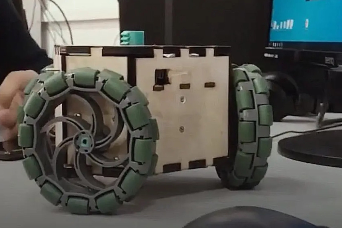 Костромские Эдисоны: робот «Каракатица» вывел двух школьников в призеры форума «Шаг в будущее»