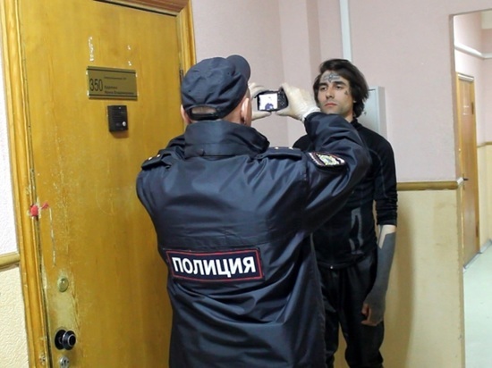 В Новоуральске задержан тату-мастер, работающий на мошенников