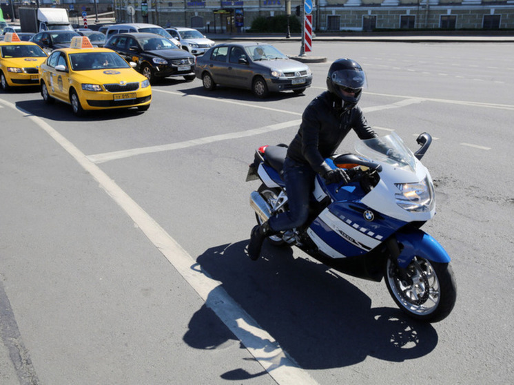 Водитель сбил мотоциклиста в Ленинградском районе